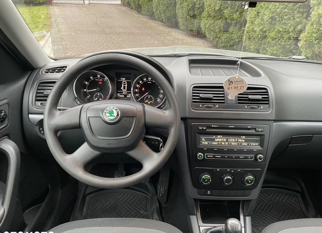 Skoda Yeti cena 39800 przebieg: 174000, rok produkcji 2013 z Strzelce Opolskie małe 562